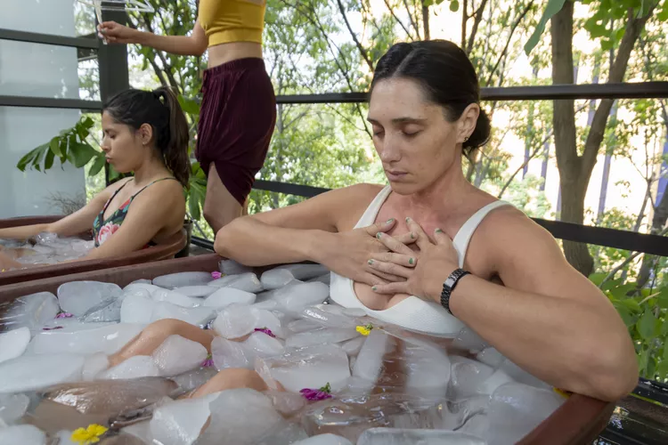 Ice therapy for inner pain relief